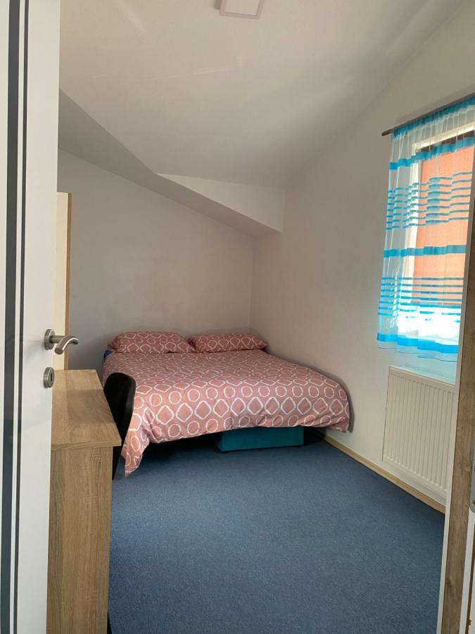 Apartament Unas *
